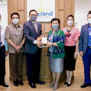  คณะศิลปนาฏดุริยางค์ ส่งมอบผลงานการเผยแพร่ศิลปวัฒนธรรมไทยในลอนดอน “รายการ Rak Ram (รักษ์รำ)” ณ กระทรวงการต่างประเทศ