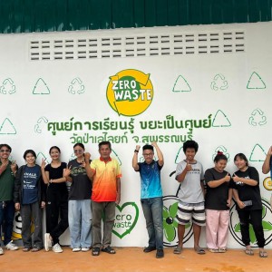  วิทยาลัยช่างศิลปสุพรรณบุรี ดำเนินการ วาดภาพผนังอาคารสถานที่ ศูนย์การเรียนรู้ ขยะเป็นศูนย์ ซึ่งตั้งอยู่ในพื้นที่สวนกล้วยวัดป่าเลย์ไลยก์ จ.สุพรรณบุรี
